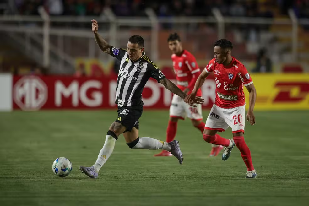 Atlético-MG domina na altitude, desperdiça chances e deixa bons sinais na Sul-Americana