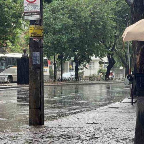 Belo Horizonte e outras 465 cidades de Minas Gerais estão sob alerta para tempestades.