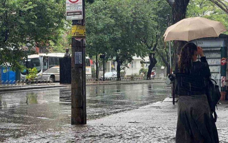 Belo Horizonte e outras 465 cidades de Minas Gerais estão sob alerta para tempestades.