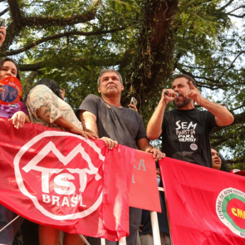 Boulos provoca Bolsonaro em protesto vazio na Paulista contra o PL da Anistia.