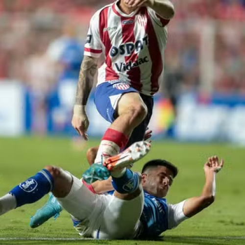 Cruzeiro tem estreia apagada e sofre punição no fim