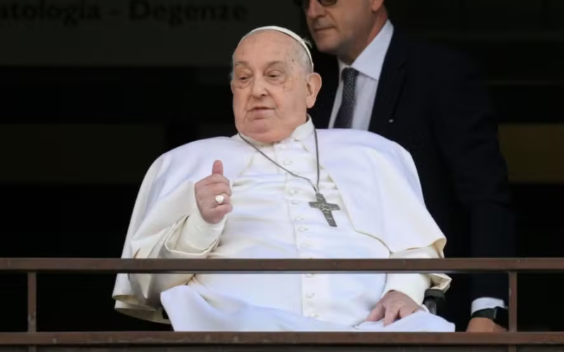 Último dia do Papa Francisco teve reunião e aparição pública