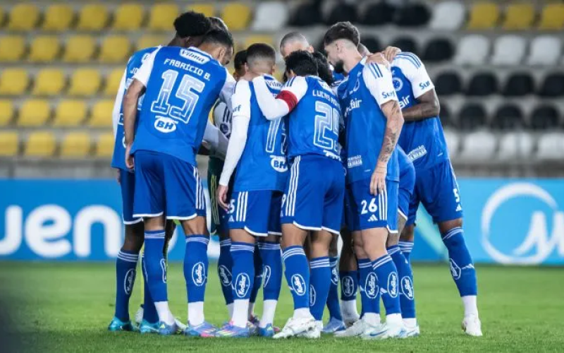 Cruzeiro é derrotado no retorno de Dudu e Gabigol e acumula mais um vexame na Sul-Americana.