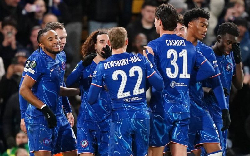 Chelsea supera o Shamrock Rovers, garante 100% de aproveitamento e avança como líder na Liga Europa.